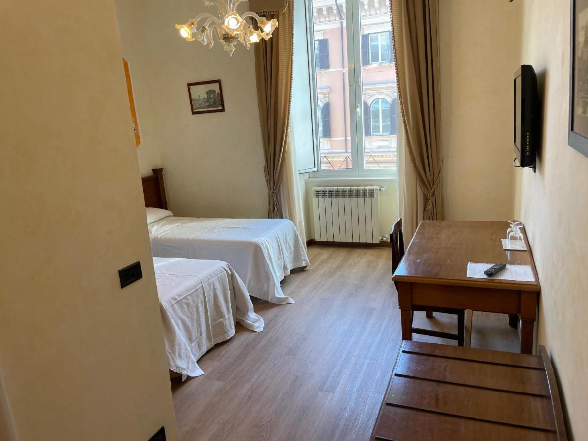 Le Petit Real Hotel Рим Екстериор снимка